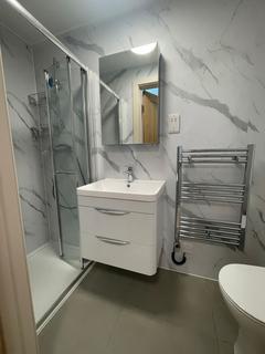 3 bedroom flat to rent, London, N7