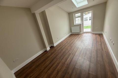 1 bedroom in a house share to rent, Room 2
