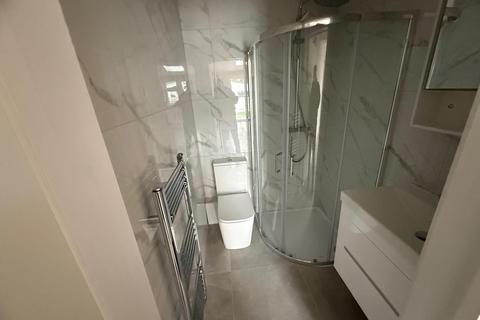 1 bedroom in a house share to rent, Room 2