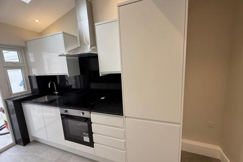 1 bedroom in a house share to rent, Room 2