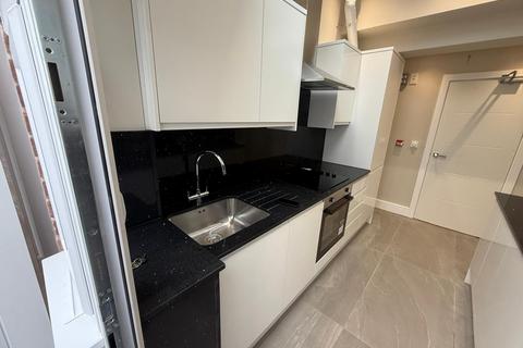 1 bedroom in a house share to rent, Room 3