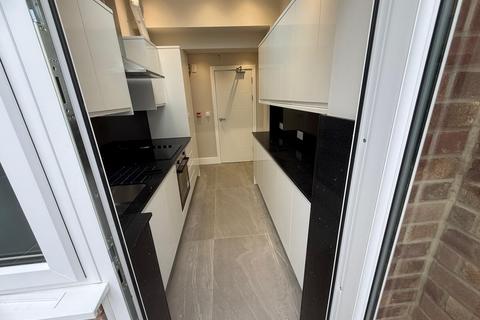1 bedroom in a house share to rent, Room 1