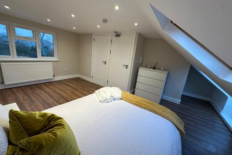 1 bedroom in a house share to rent, Room 2