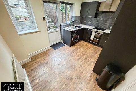 2 bedroom terraced house for sale, Surrey Drive, Kingswinford