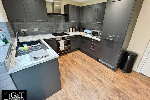 2 bedroom terraced house for sale, Surrey Drive, Kingswinford