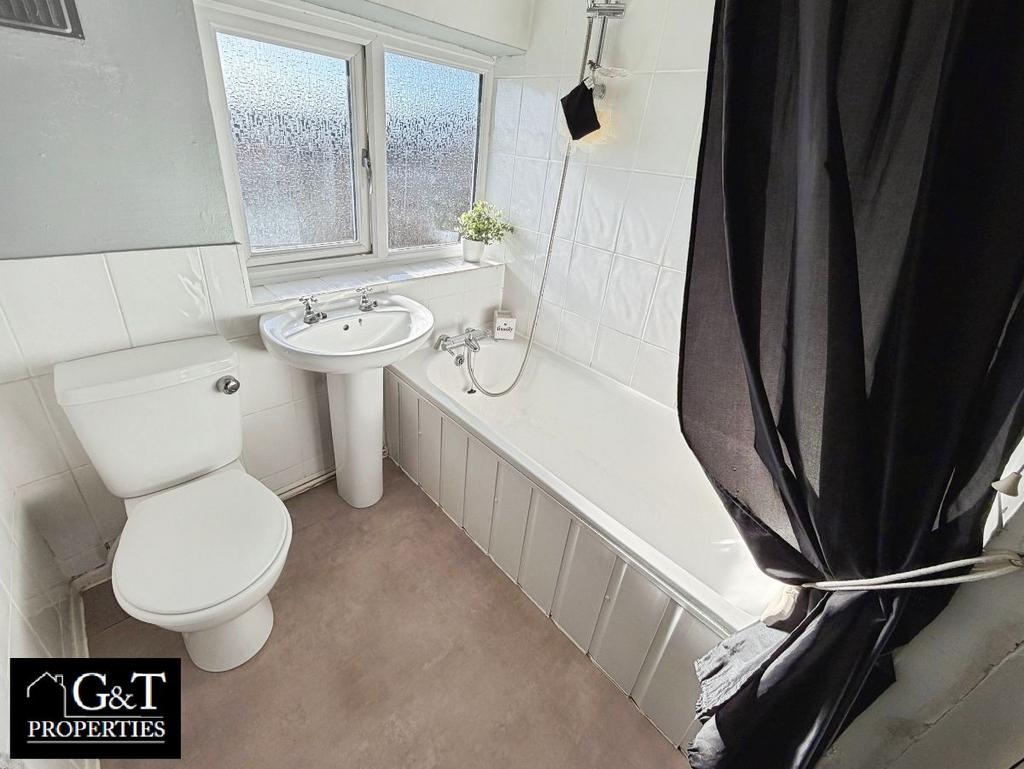 Upstairs Family Bathroom