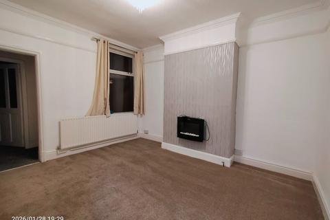 3 bedroom terraced house to rent, Devana Road, Leicester