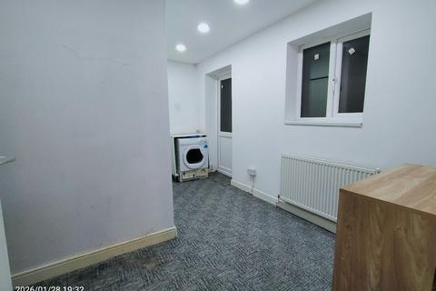 3 bedroom terraced house to rent, Devana Road, Leicester
