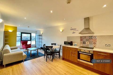 2 bedroom flat to rent, Mere House, Manchester, M15