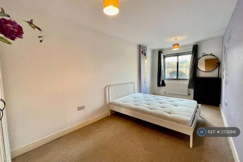 2 bedroom flat to rent, Mere House, Manchester, M15