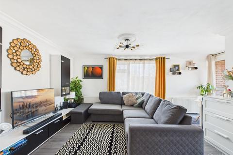 1 bedroom flat for sale, Holmbury Grove, Croydon