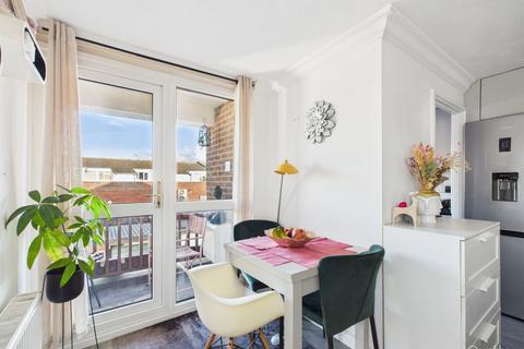 1 bedroom flat for sale, Holmbury Grove, Croydon