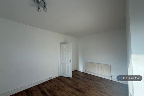 2 bedroom terraced house to rent, Ashton Mount, Leeds, LS8