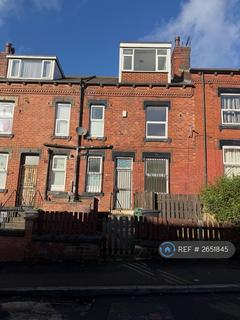 2 bedroom terraced house to rent, Ashton Mount, Leeds, LS8
