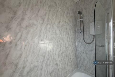 2 bedroom terraced house to rent, Ashton Mount, Leeds, LS8