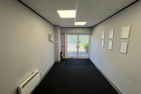 Warehouse to rent, Dundas Spur Portsmouth PO3 5RN