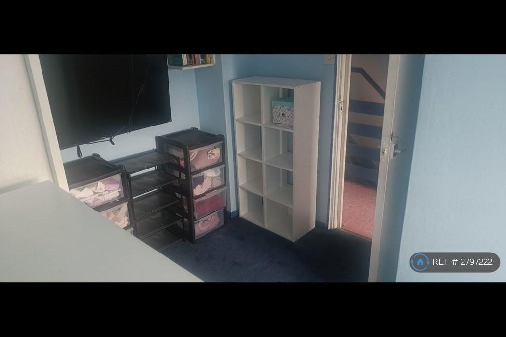 Ell Room (Available)