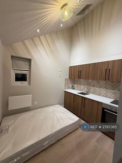 Studio to rent, New Cross Road, London, SE14