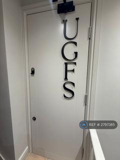 Studio to rent, New Cross Road, London, SE14