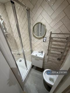 Studio to rent, New Cross Road, London, SE14