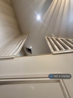 Studio to rent, New Cross Road, London, SE14