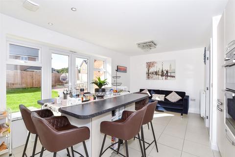 4 bedroom detached house for sale, Ellis Field, Maidstone ME15