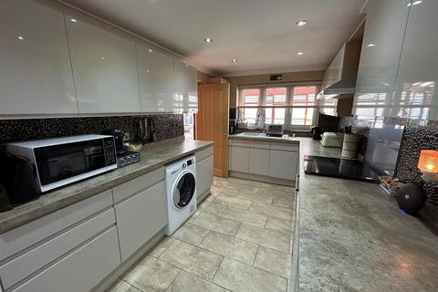 4 bedroom detached house for sale, Lower Hartlip Road, Sittingbourne ME9