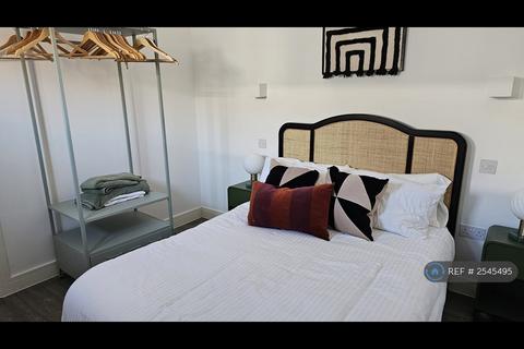 1 bedroom flat to rent, Gateway Buildings, Greenford, UB6
