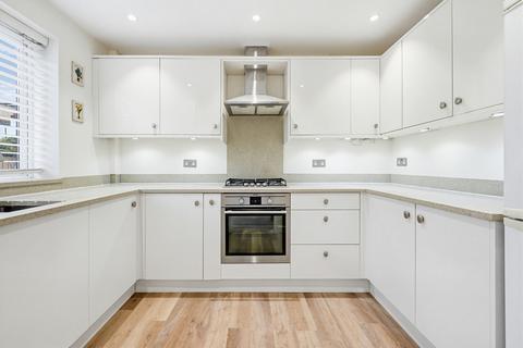 2 bedroom flat to rent, Henfield Road, SW19