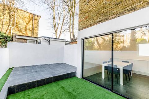 2 bedroom flat to rent, Cantelowes Road, Camden Town, London, NW1