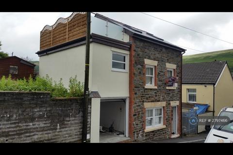 3 bedroom detached house to rent, Brook Street, Ferndale, CF43