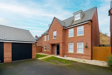 5 bedroom detached house for sale, Kingfisher Road, Thrapston, NN14