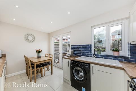 2 bedroom terraced house for sale, Home Farm Avenue, Cheshire SK10