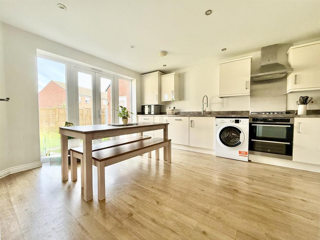 Kitchen1.jpg