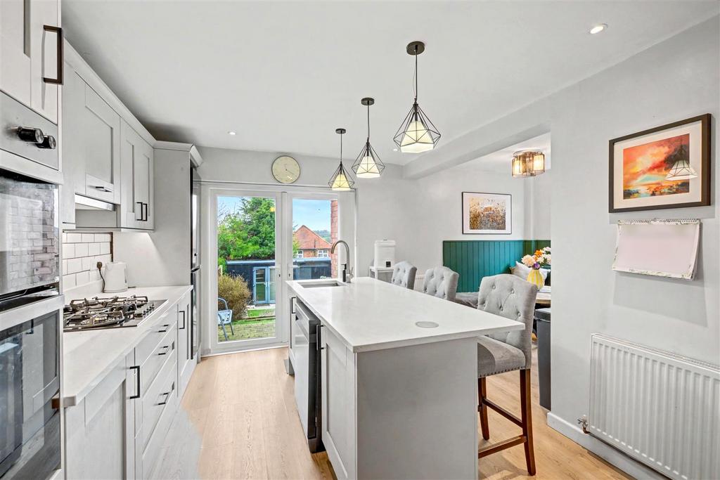 Kitchen 2.jpeg