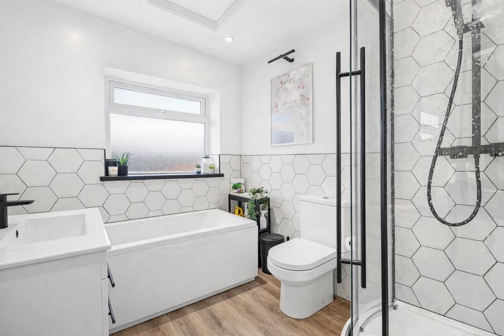 Bathroom 4.png