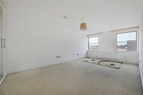 2 bedroom flat for sale, Upper Wickham Lane, Welling, Kent, DA16