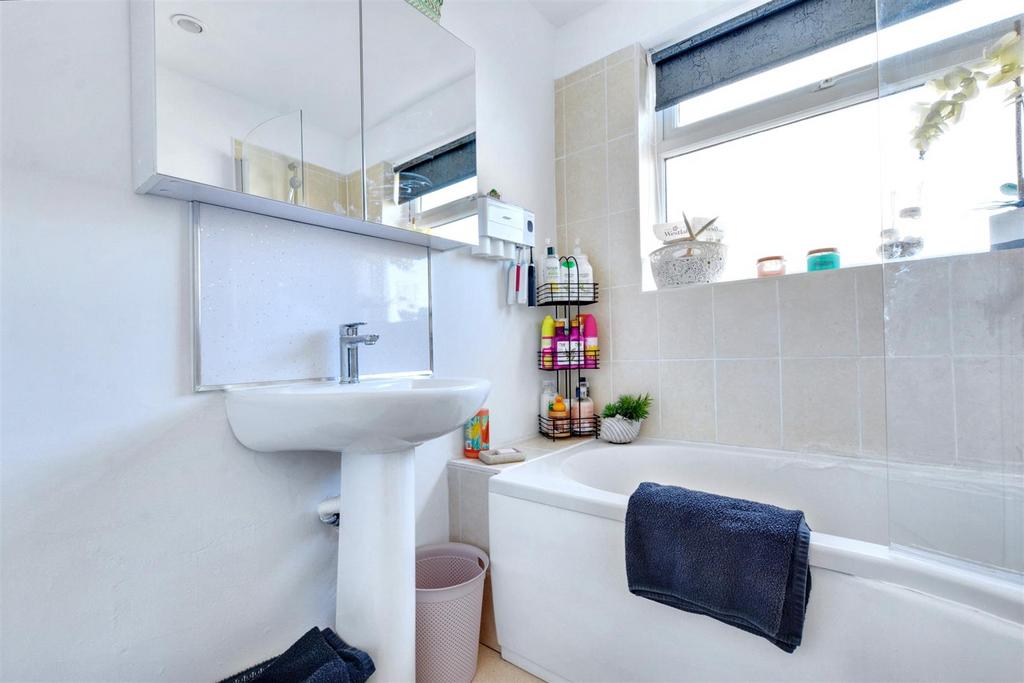 Bathroom 2.jpeg