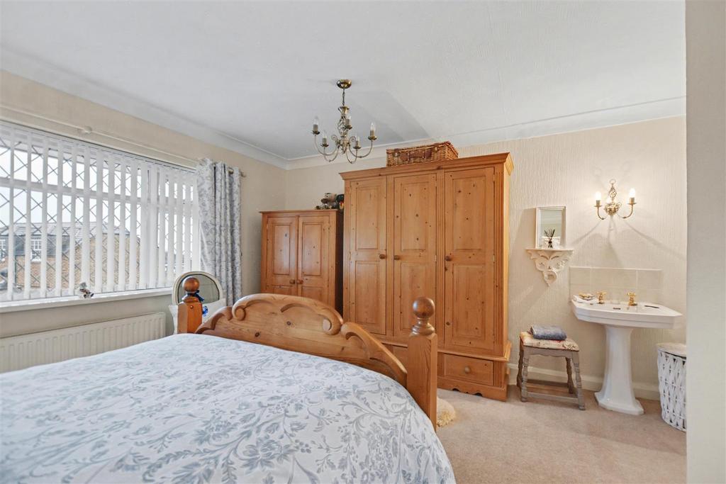 Bedroom 1 3.jpeg
