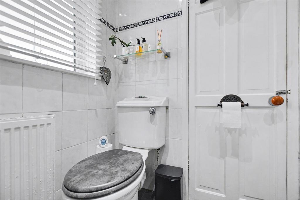 Shower Room 2.jpeg