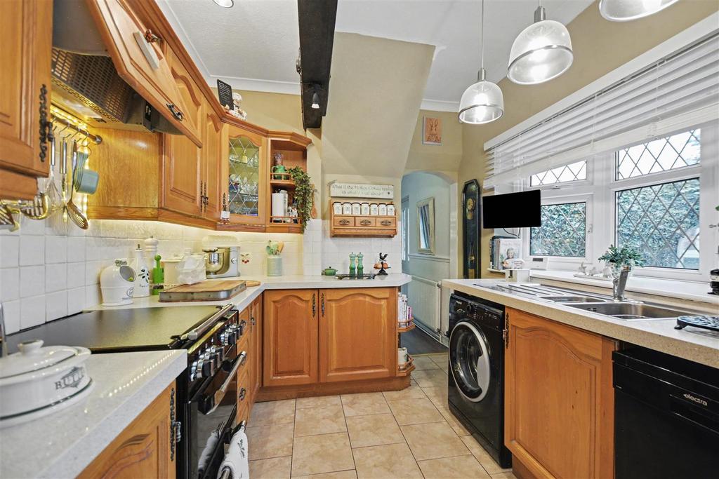 Kitchen 2.jpeg