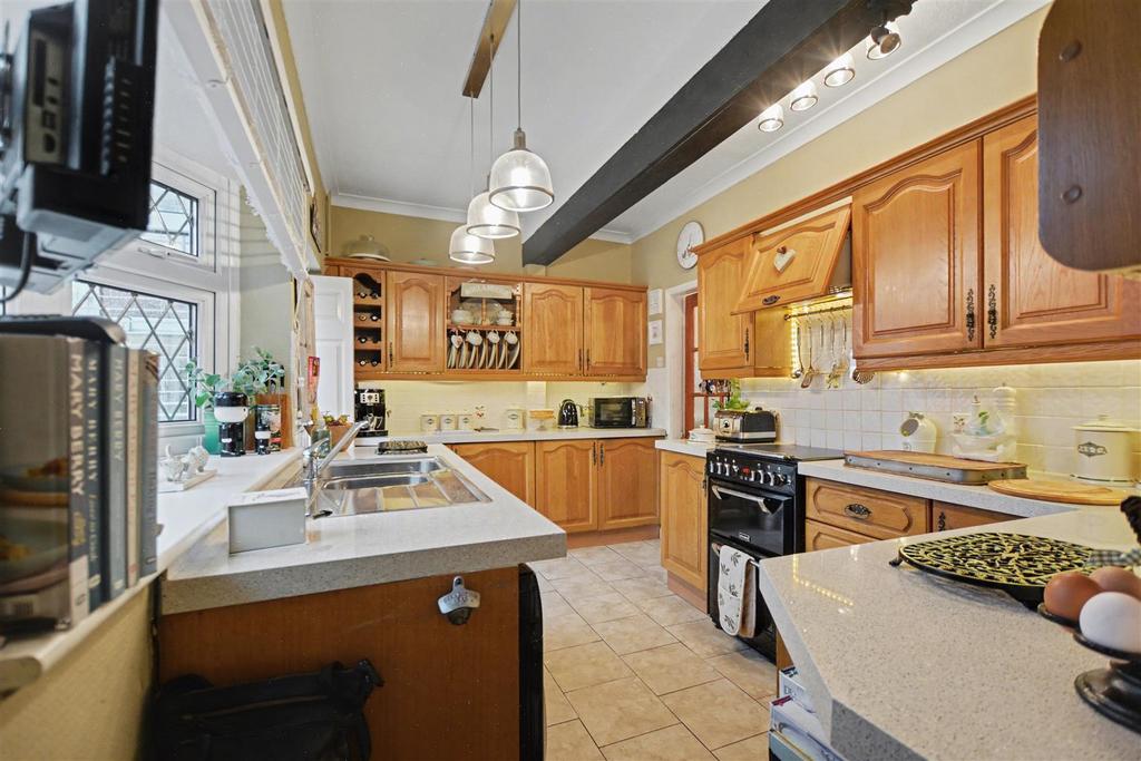 Kitchen 1.jpeg