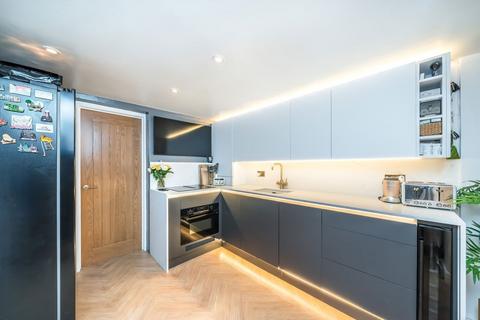1 bedroom flat for sale, Sandmere Road, London SW4