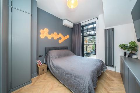 1 bedroom flat for sale, Sandmere Road, London SW4