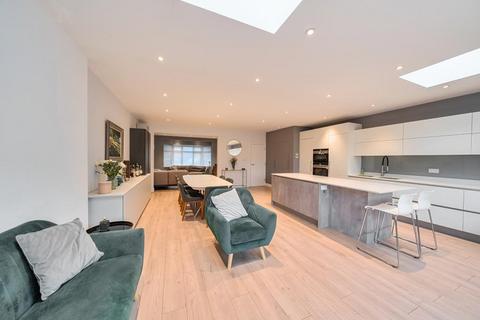 4 bedroom semi-detached house for sale, Broughton Avenue,  Finchley,  N3