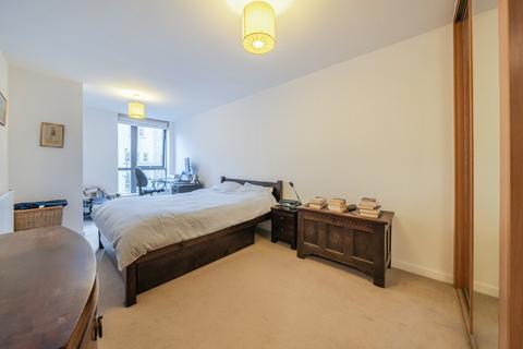 3 bedroom flat for sale, Boundaries Road, Balham, London, SW12