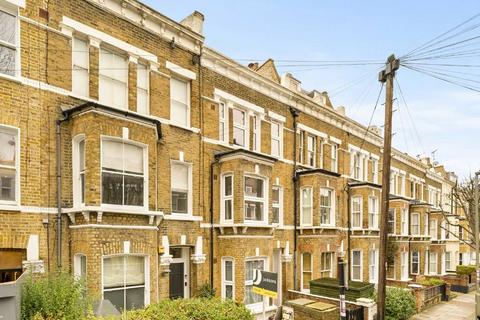2 bedroom flat for sale, Rush Hill Road, London SW11