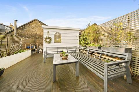 2 bedroom flat for sale, Rush Hill Road, London SW11