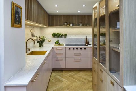 2 bedroom flat for sale, Rush Hill Road, London SW11