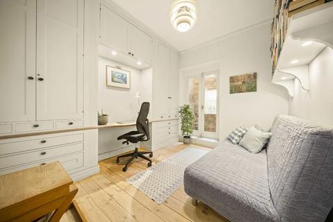 2 bedroom flat for sale, Rush Hill Road, London SW11